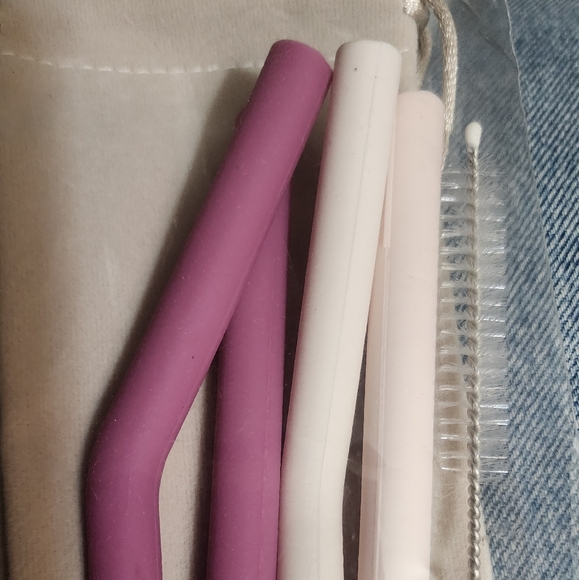 4 NEW Silicone Straws plus straw cleaning brush & soft drawstring storage bag. - Picture 5 of 7